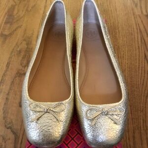 NWT Tory Burch Laila 2 Driver Ballet Flat Crinkle Metallic Gold - size 7